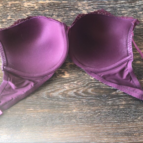 Lace bra has a under push up integrated in it. size 36DD - Picture 2 of 2